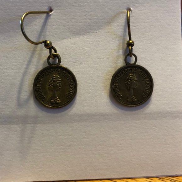 Handmade ❤️ Bronze Elizabeth Coin Earrings - Picture 3 of 3